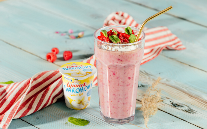 Smoothie s třešněmi, jahodami, banány a Lipánkem